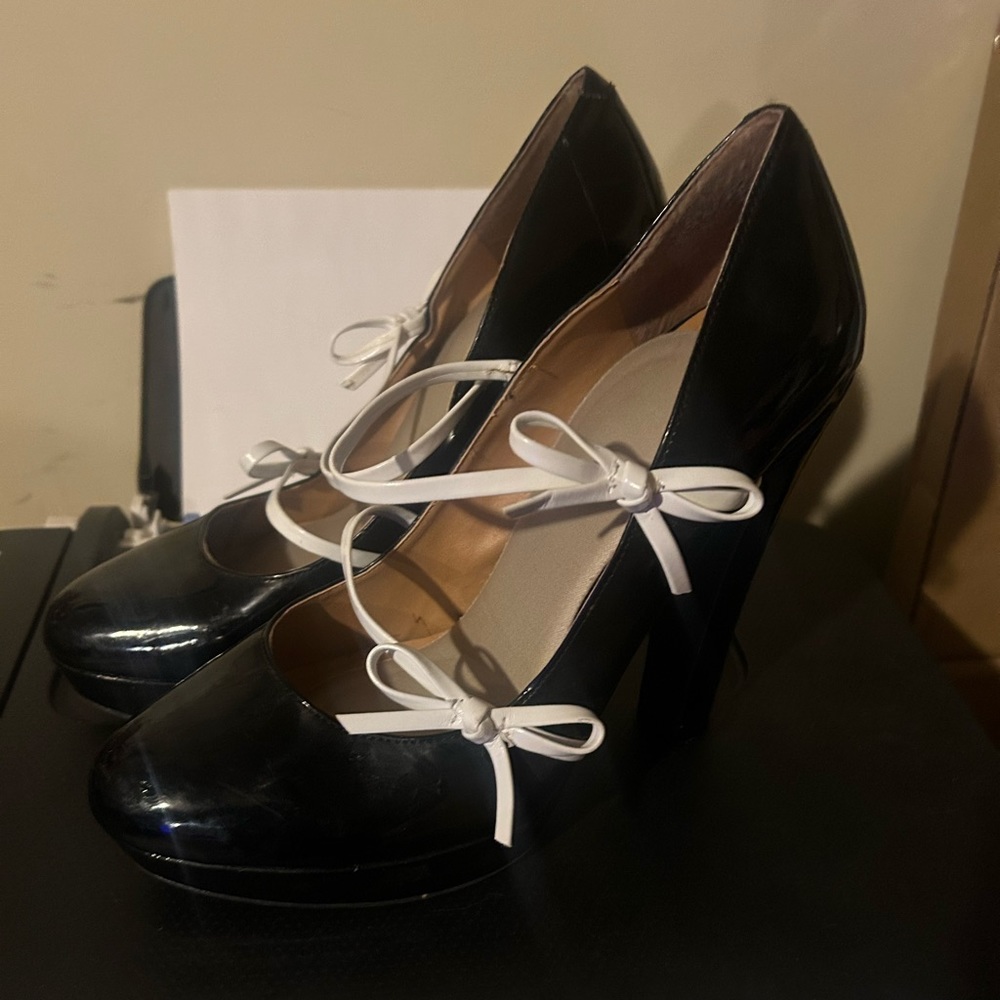 6 inch heel Mary Jane style heels. Like new